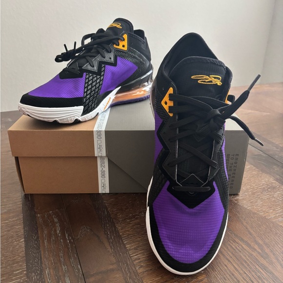 LeBron Nike XVIII Low Mens Purple & blk Shoes;Size 10.5;New w/original box
